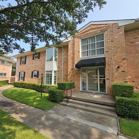 6033 Sandhurst Lane - Photo 0