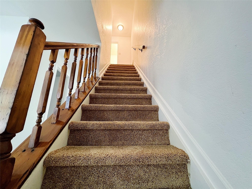 616 Valley Spring Drive - Photo 16