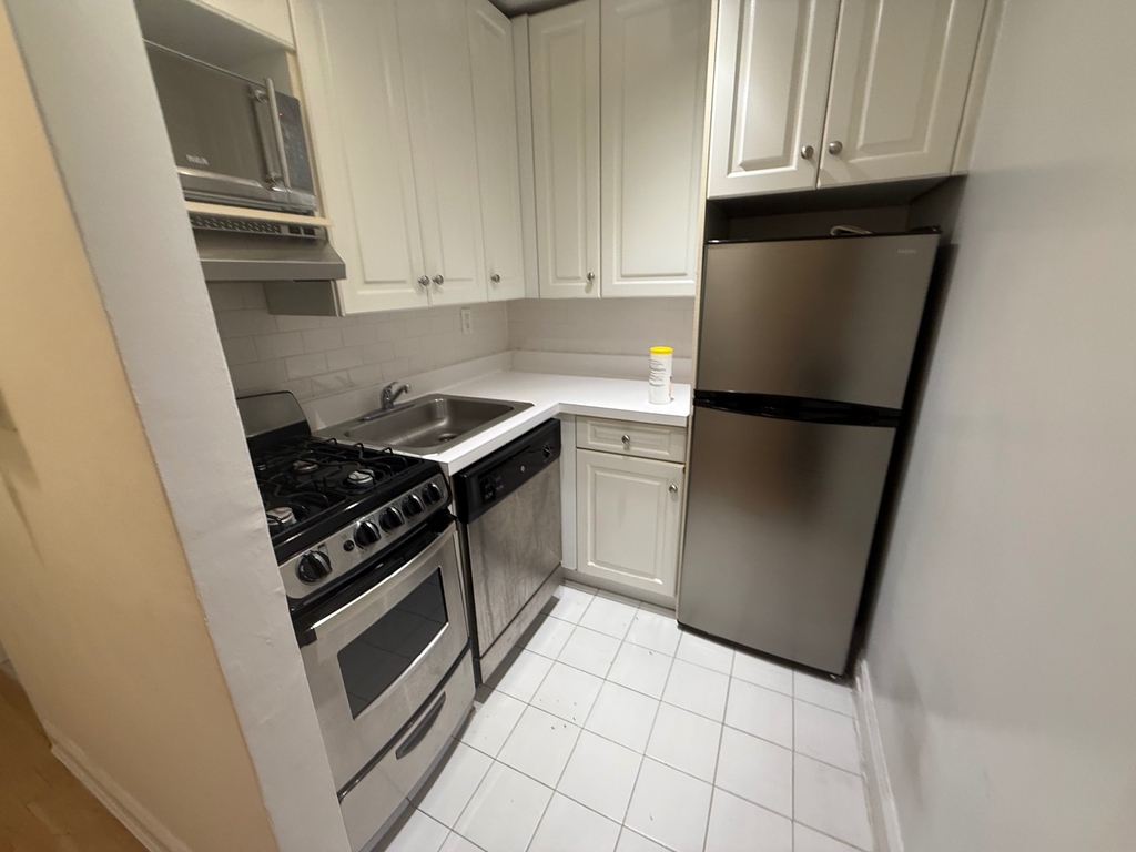 229 East 80 Th street - Photo 3