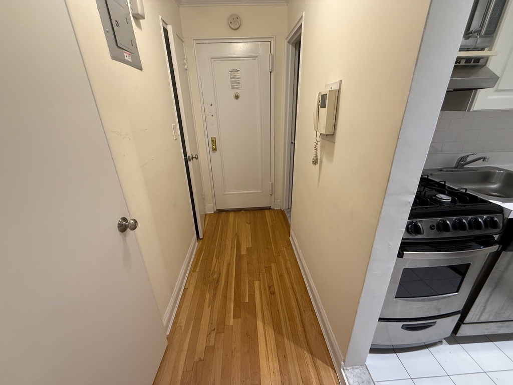 229 East 80 Th street - Photo 4