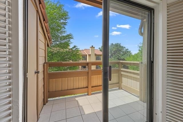 7640 W Greenway Boulevard - Photo 9