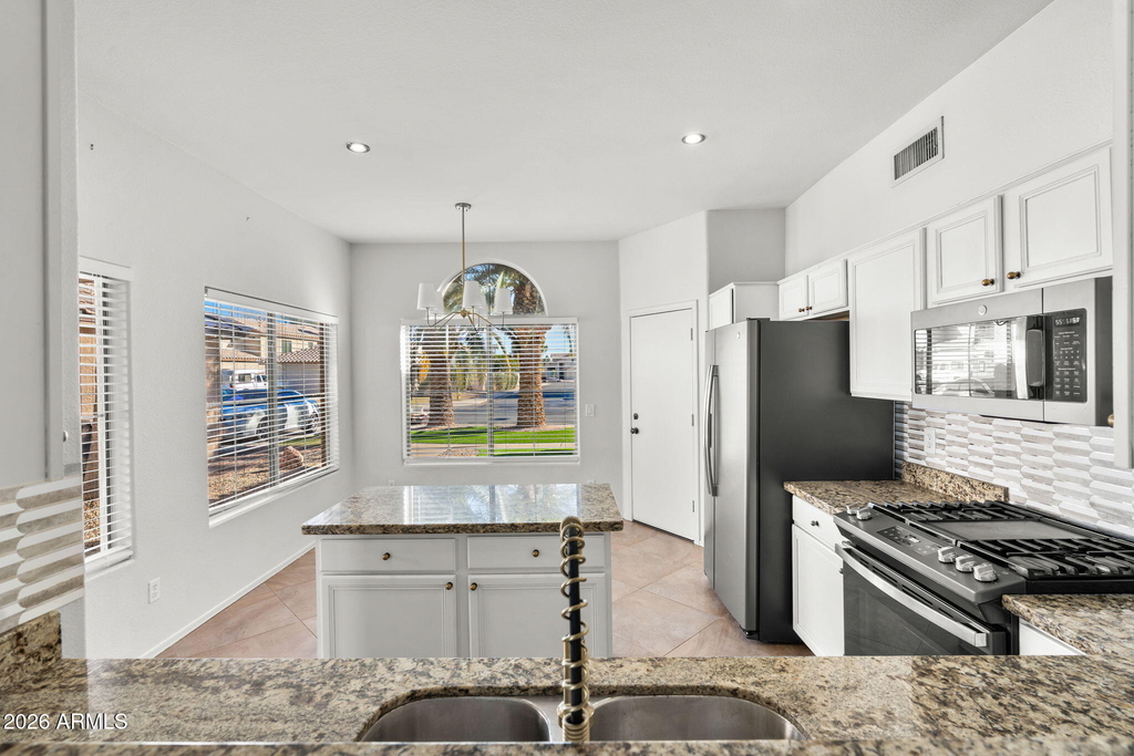 1638 E Barbarita Avenue - Photo 7
