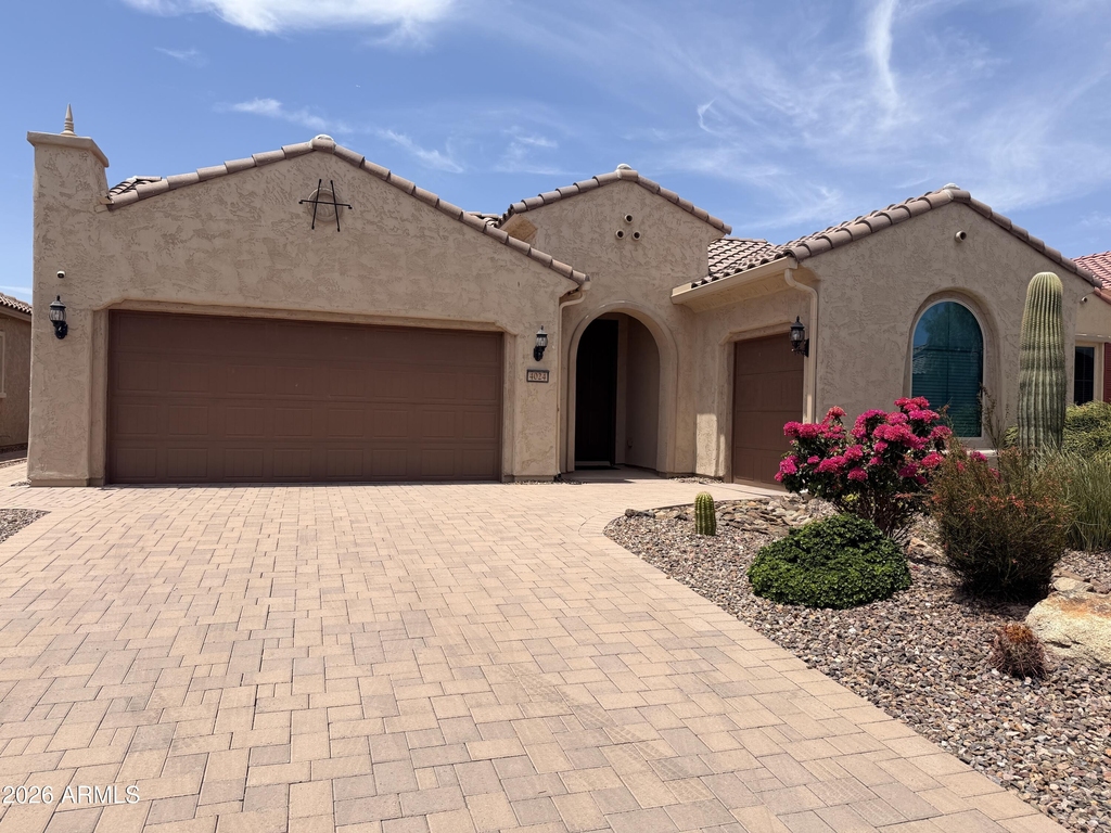 4024 N Cottonwood Drive - Photo 1