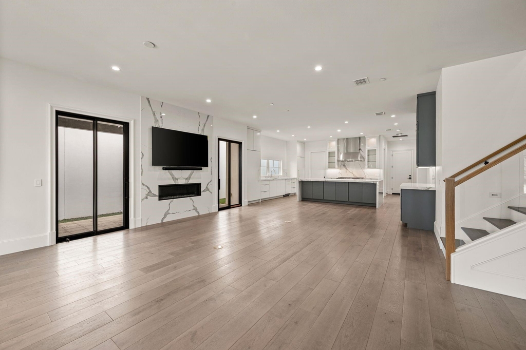 2850 Lakeside Parkway - Photo 8
