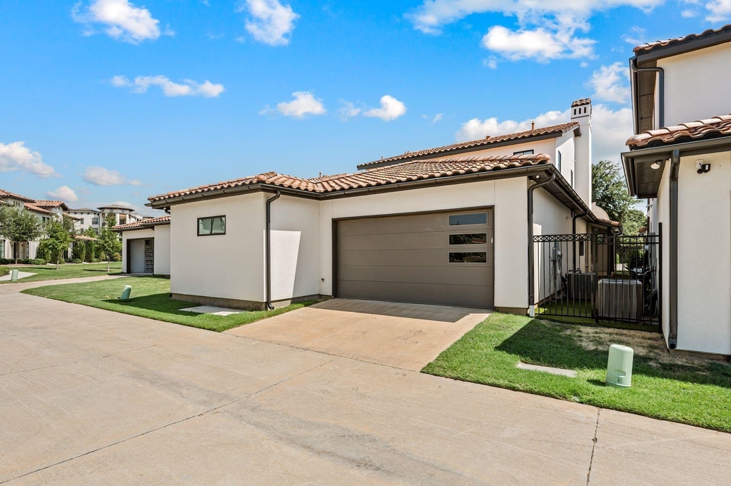 2850 Lakeside Parkway - Photo 3