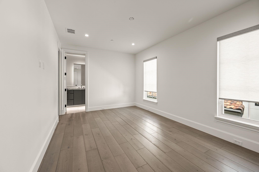 2850 Lakeside Parkway - Photo 17