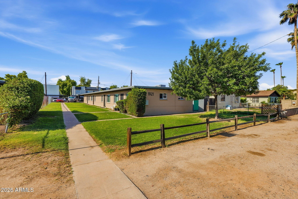 1921 E Osborn Road - Photo 2