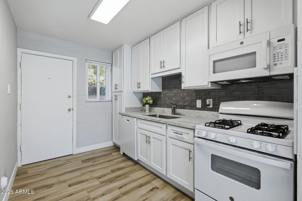 1921 E Osborn Road - Photo 7