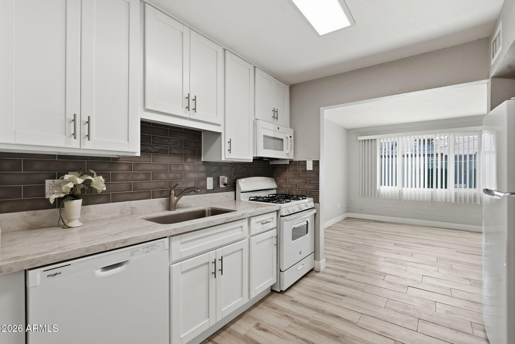 1921 E Osborn Road - Photo 8