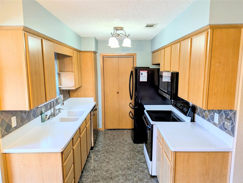2100 N Rough Creek Court - Photo 18