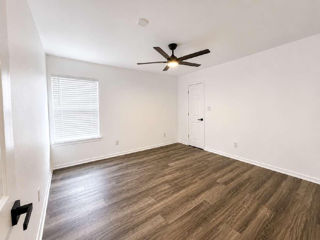 305 N Arizona Drive - Photo 2