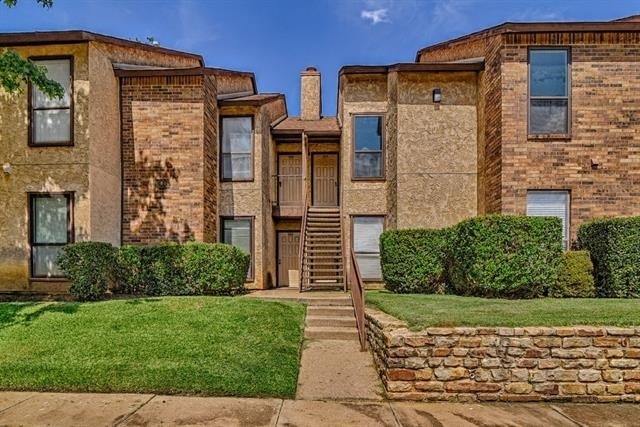 1906 Emerald Place - Photo 1