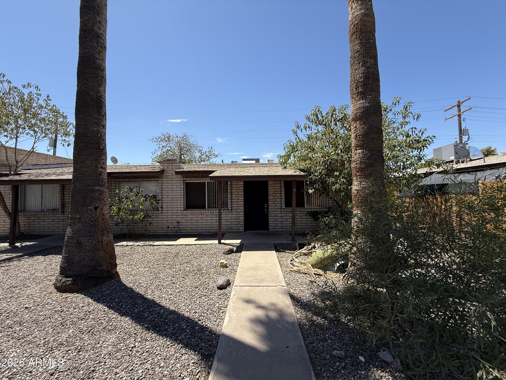 2201 W Belmont Avenue - Photo 0