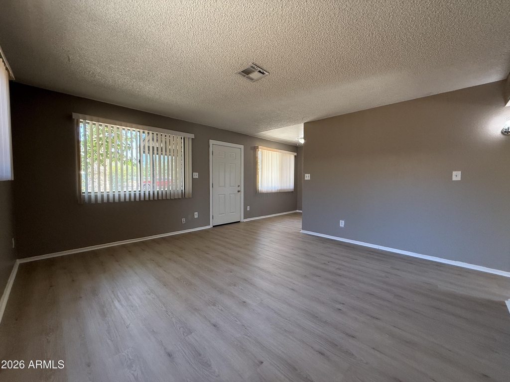 2201 W Belmont Avenue - Photo 8