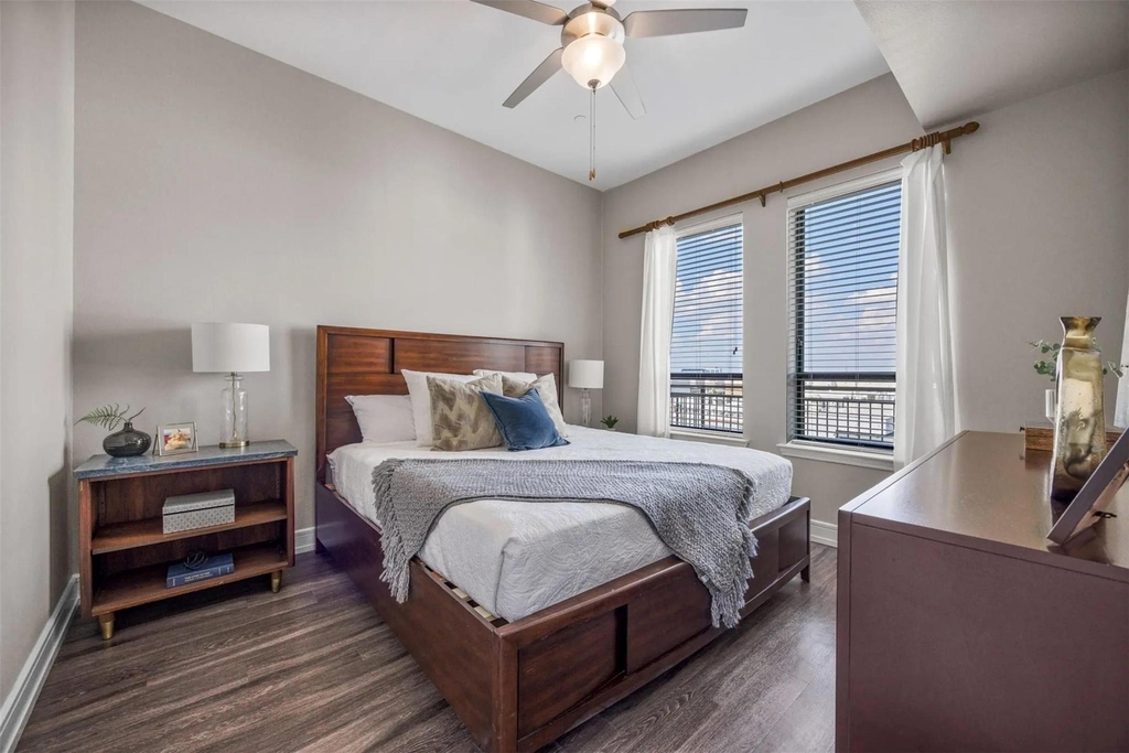 3201 Esperanza Crossing - Photo 2