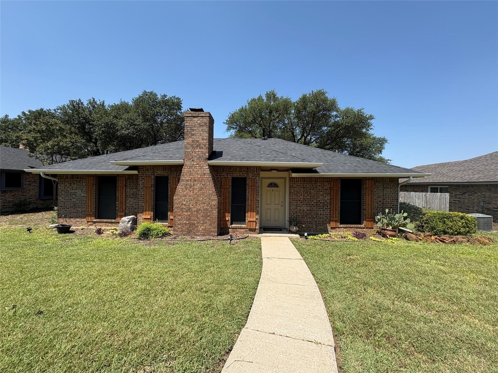 2000 Azalea Street - Photo 0