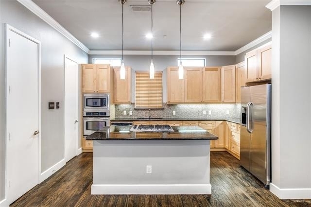 2411 N Hall Street - Photo 3