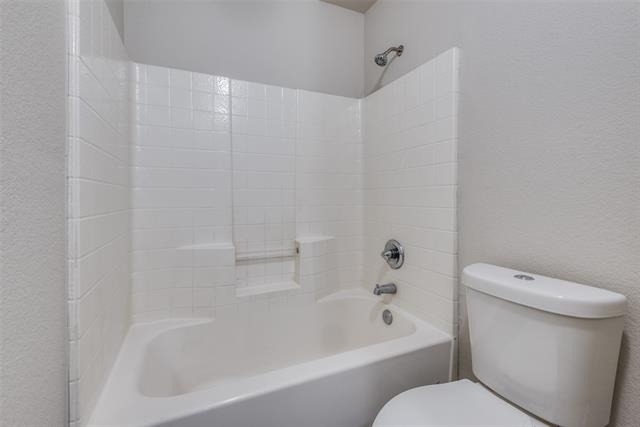 321 Queens Court S - Photo 6