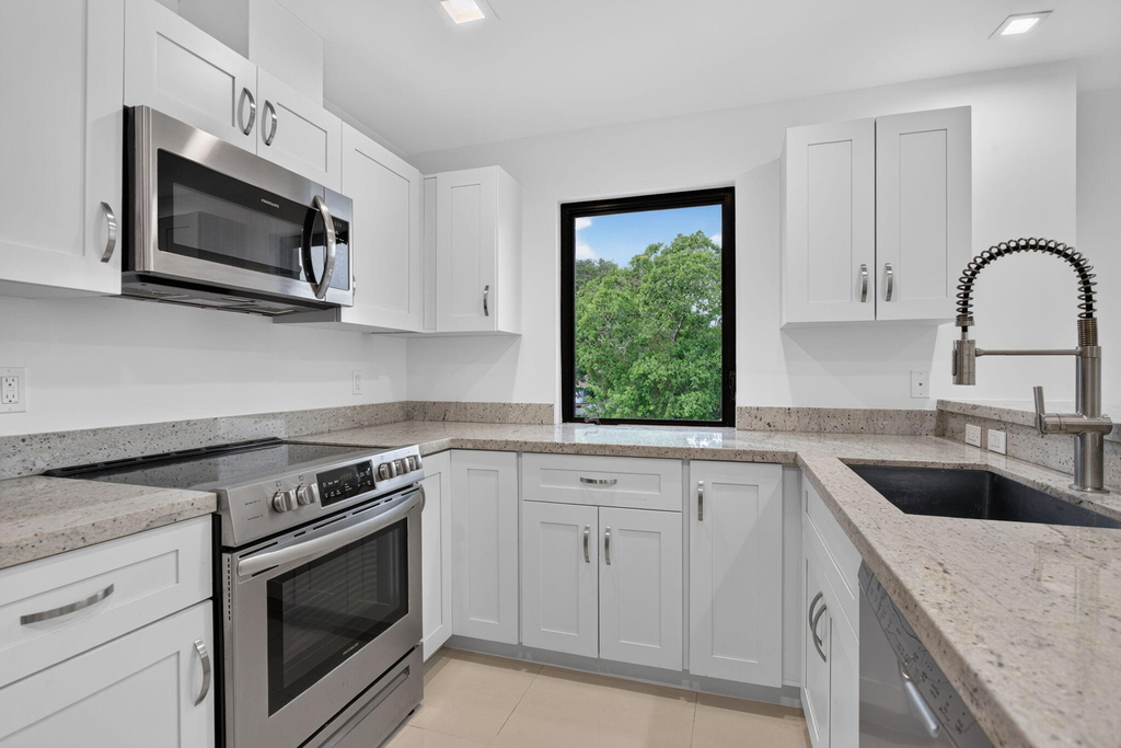 444 Nw 41st Street - Photo 1
