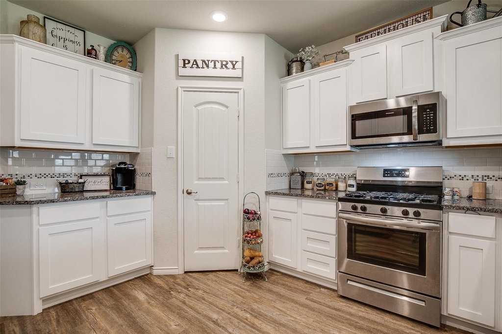 593 Jamestown Lane - Photo 5