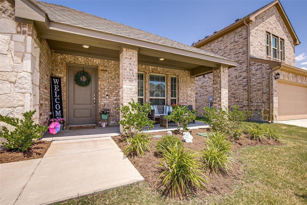 593 Jamestown Lane - Photo 0