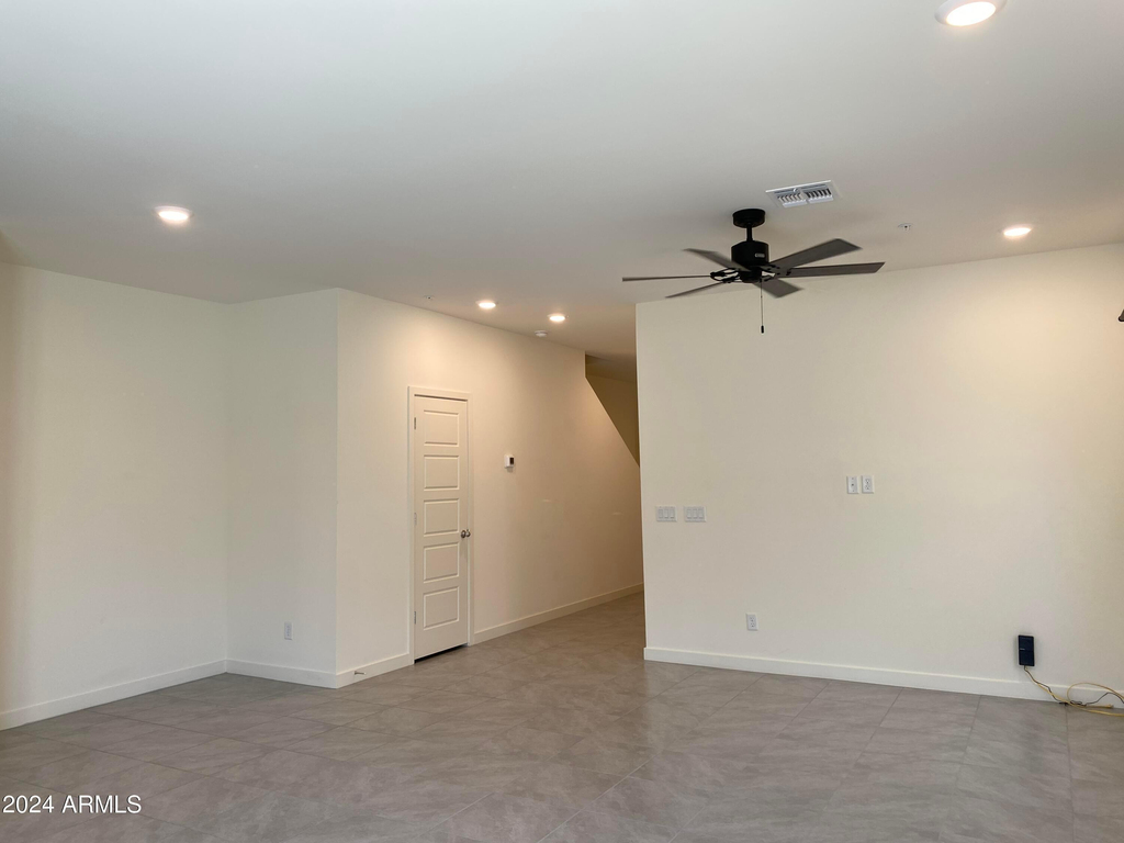 8335 N 22nd Drive - Photo 2