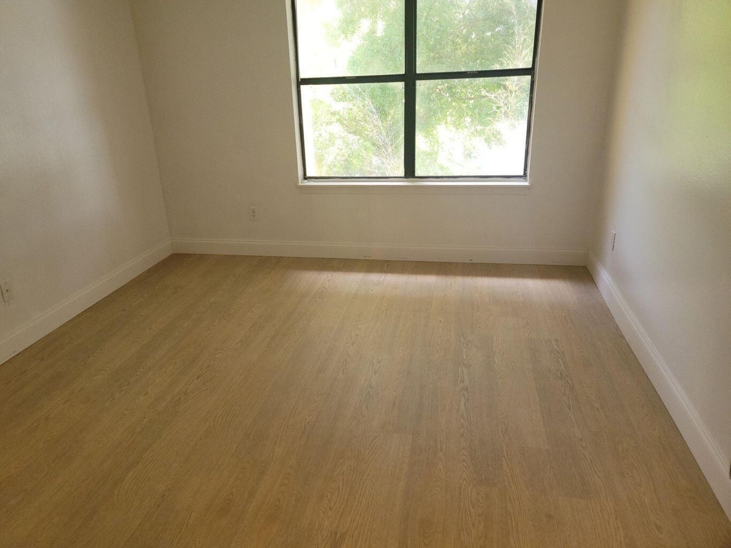 2313 N Congress Avenue - Photo 3