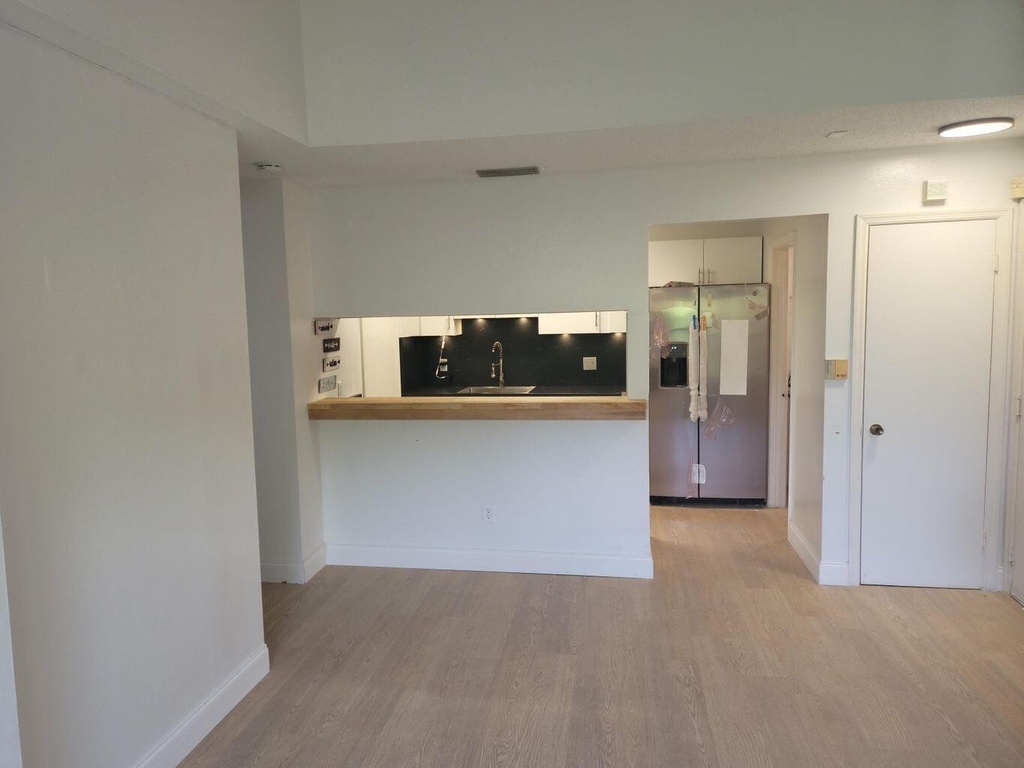 2313 N Congress Avenue - Photo 0
