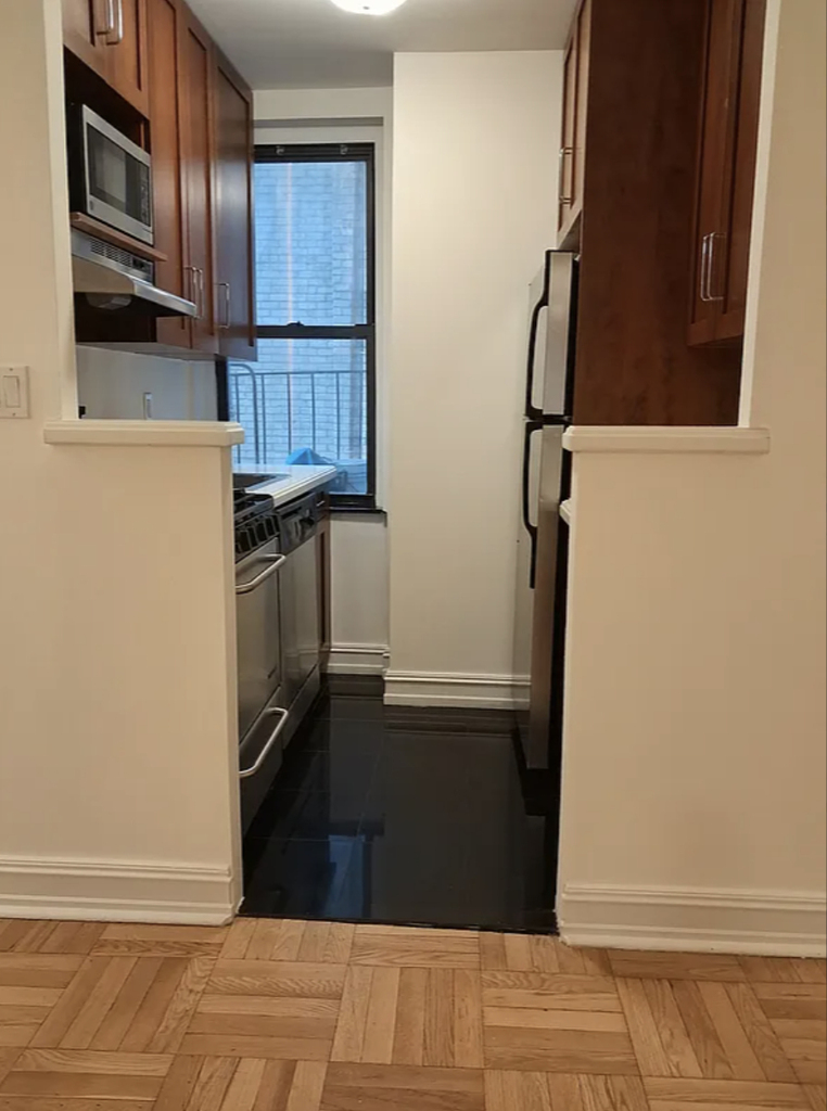  East 46th Street - Photo 3