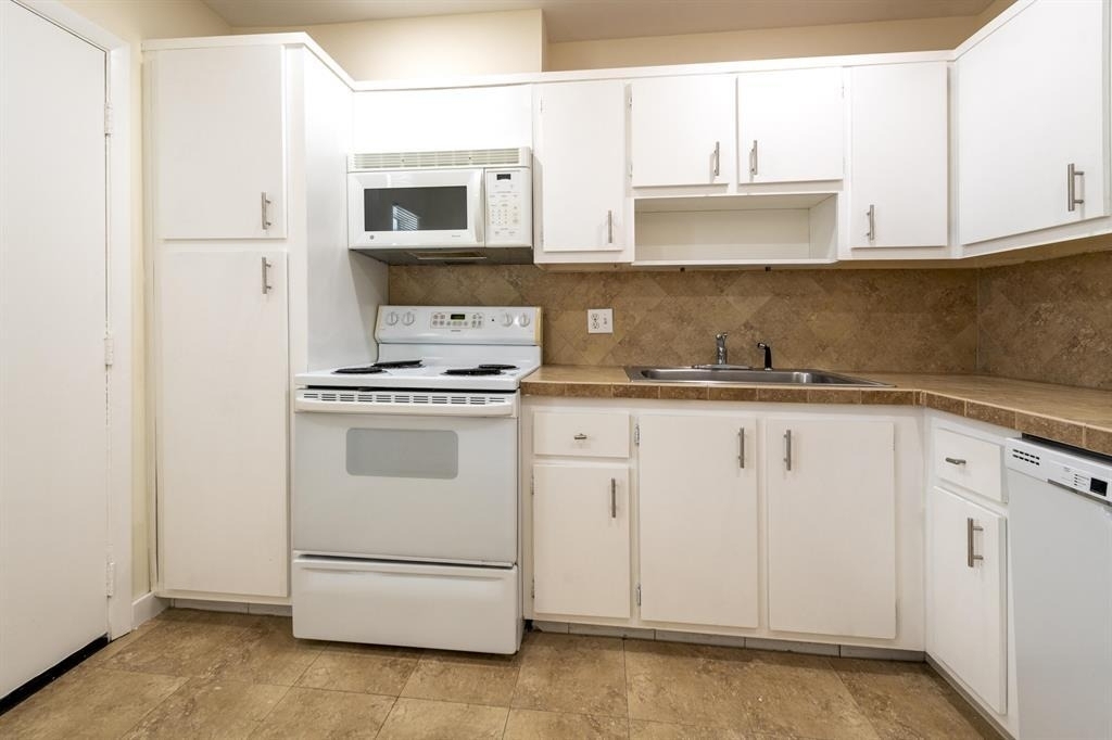 6061 N Falls Cir Drive - Photo 3