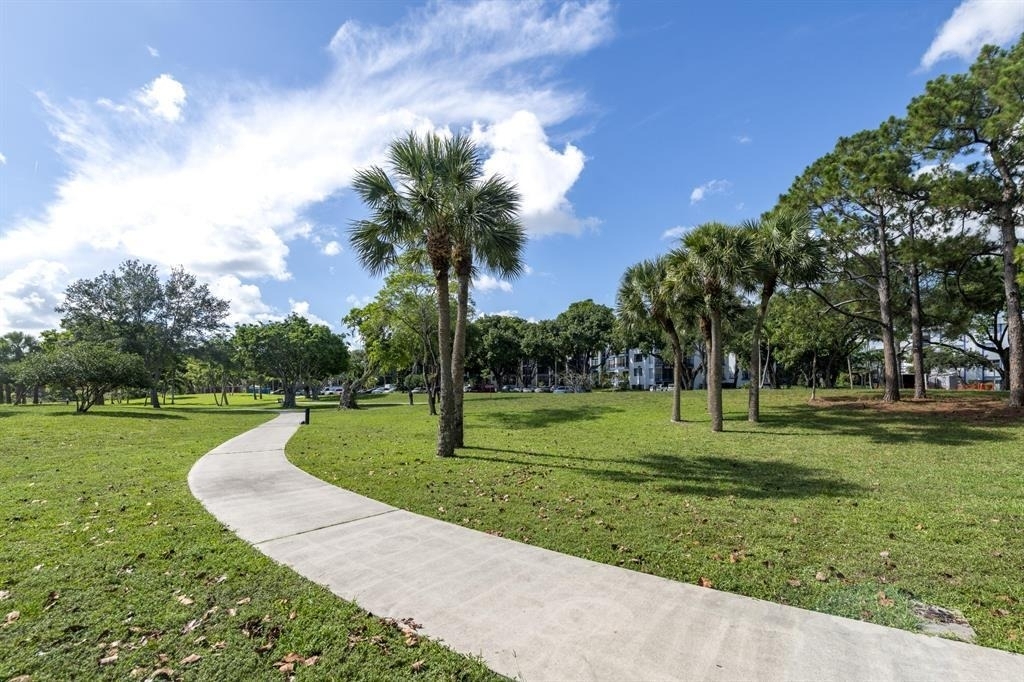 6061 N Falls Cir Drive - Photo 32