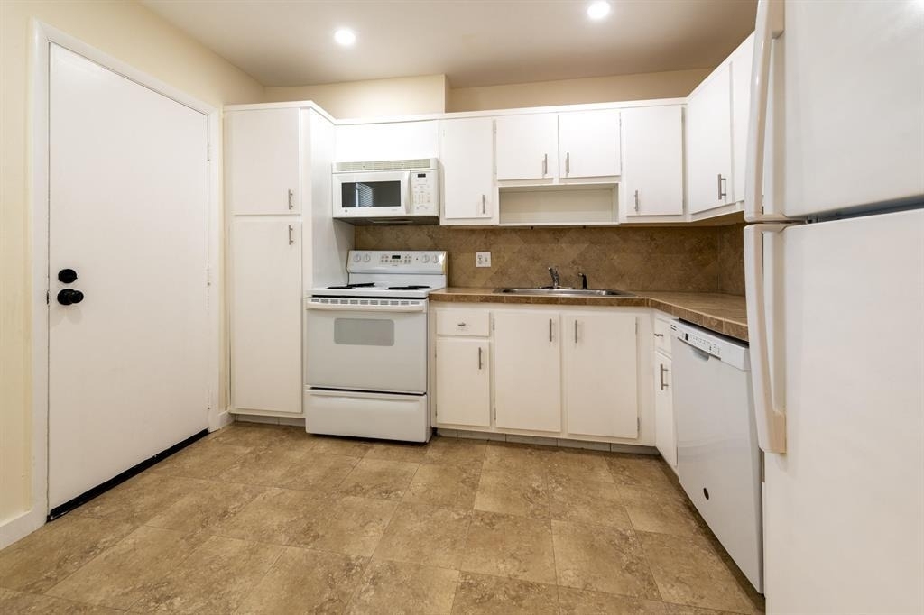 6061 N Falls Cir Drive - Photo 2