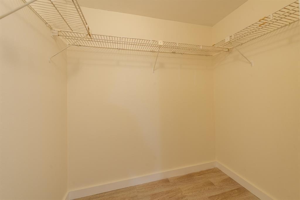 6061 N Falls Cir Drive - Photo 9
