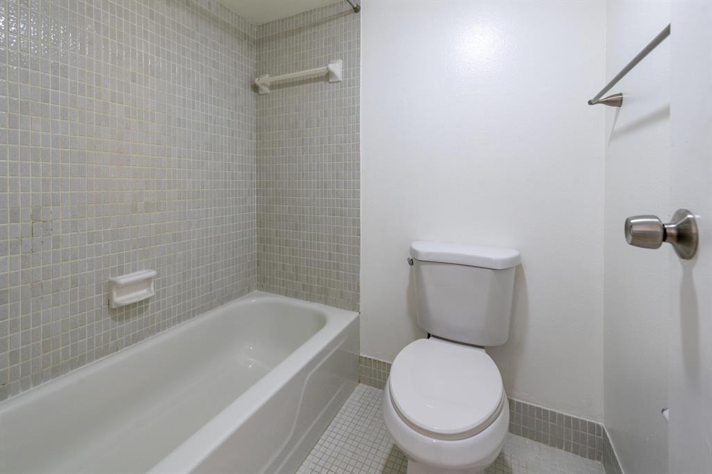 6061 N Falls Cir Drive - Photo 17
