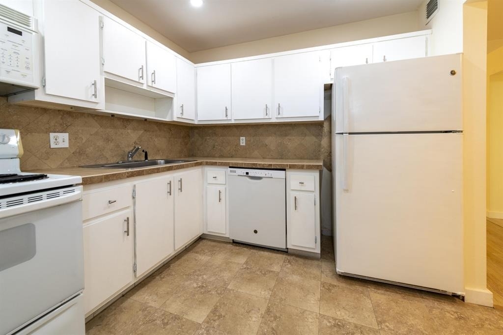6061 N Falls Cir Drive - Photo 8