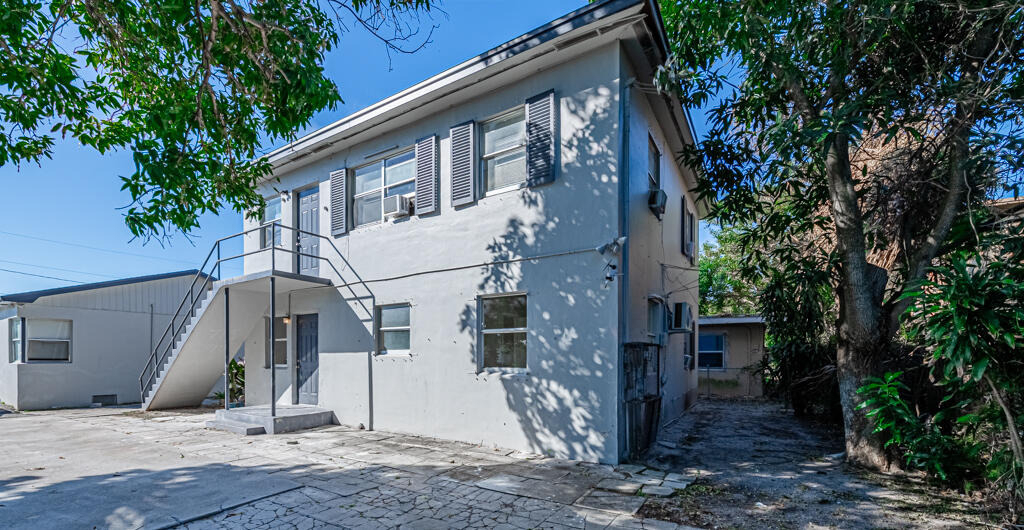 723 21st Street - Photo 0