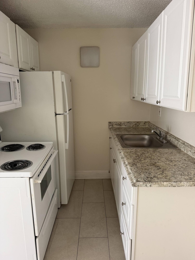 1151 Ne 16th Court - Photo 3