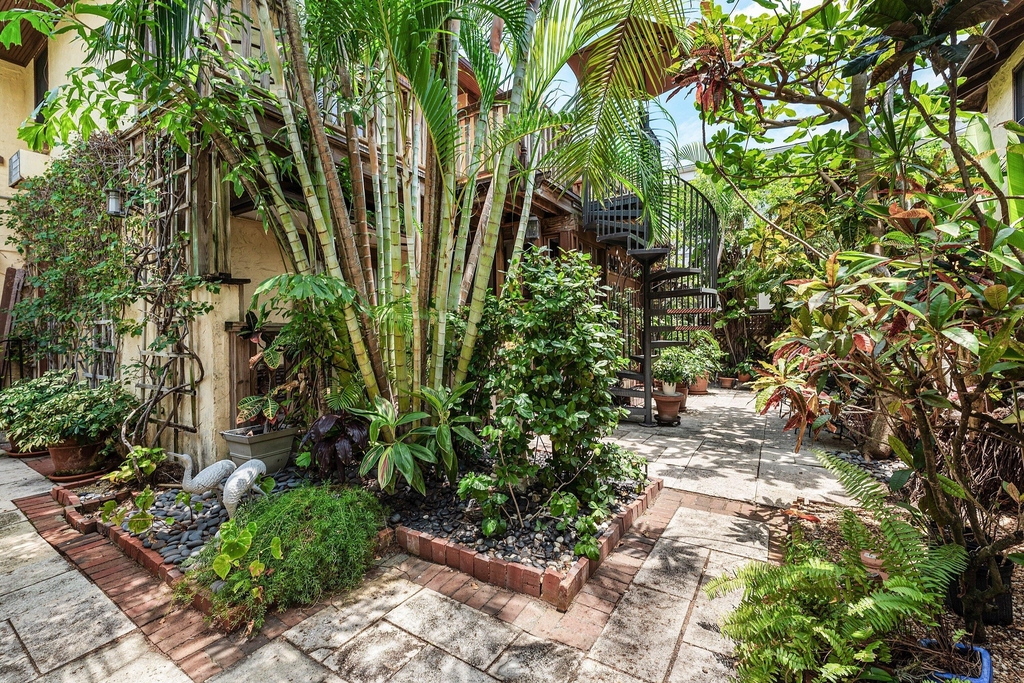232 Australian Avenue - Photo 4