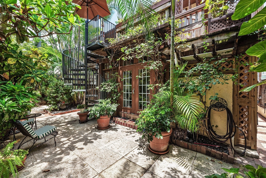 232 Australian Avenue - Photo 3