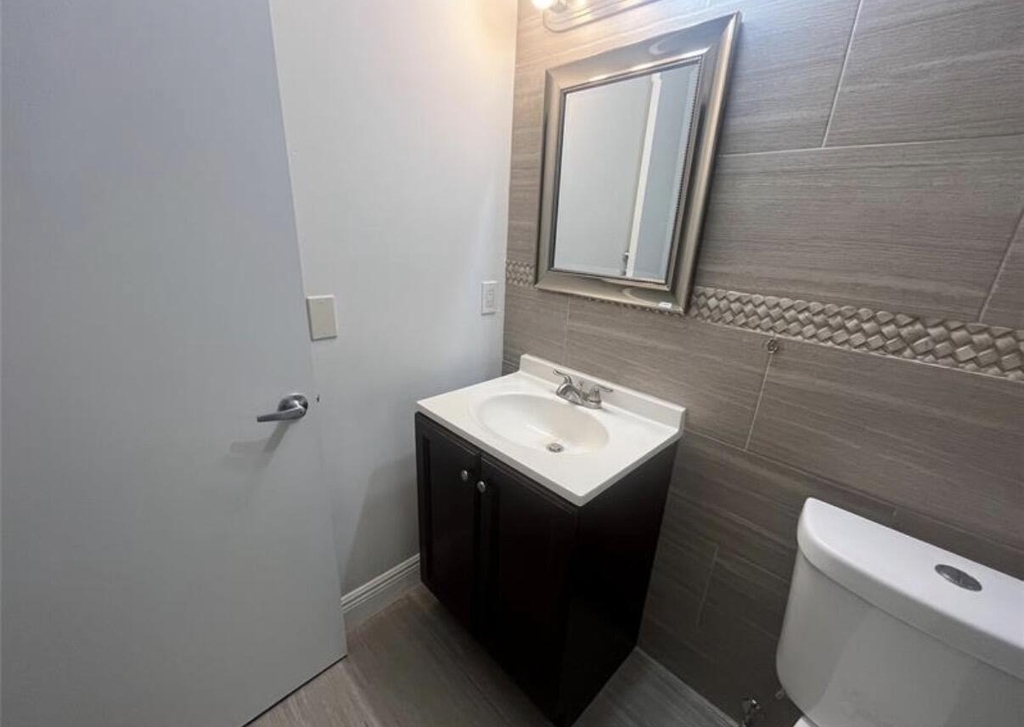 1109 E Broward Boulevard - Photo 11