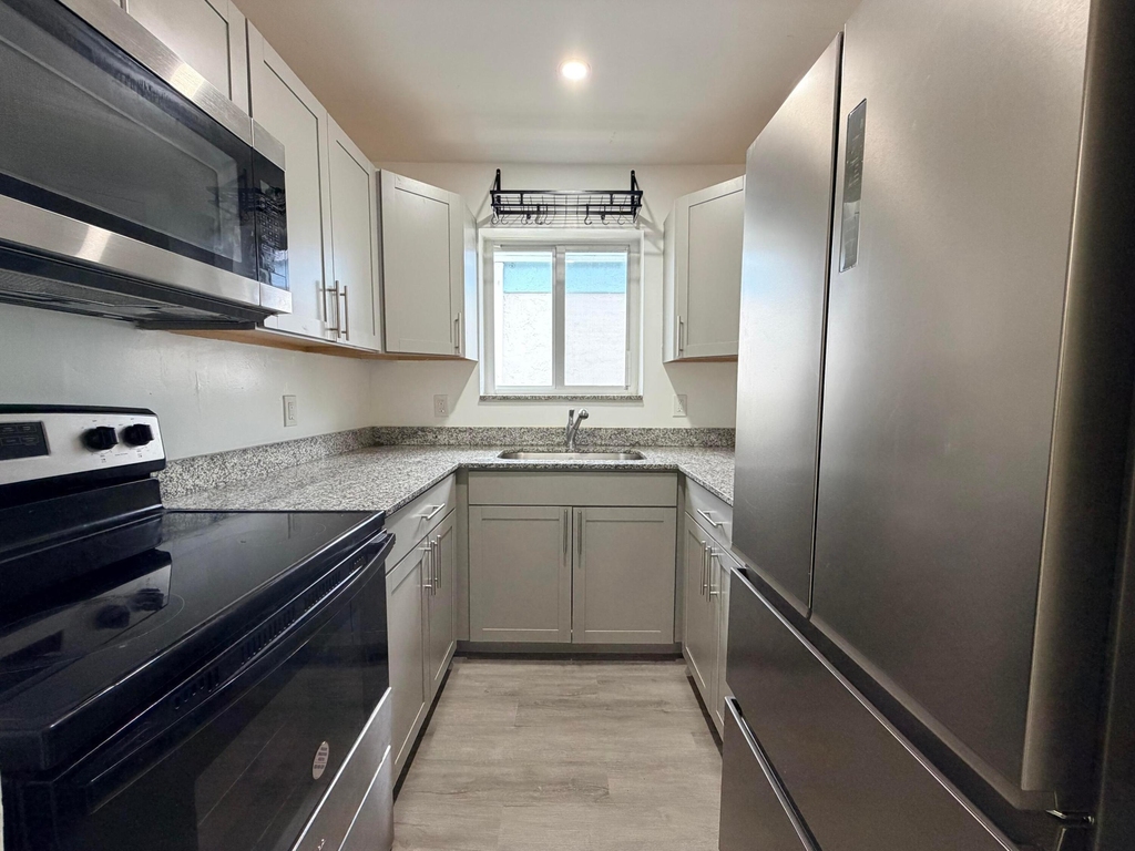 1853 Madison Street - Photo 4
