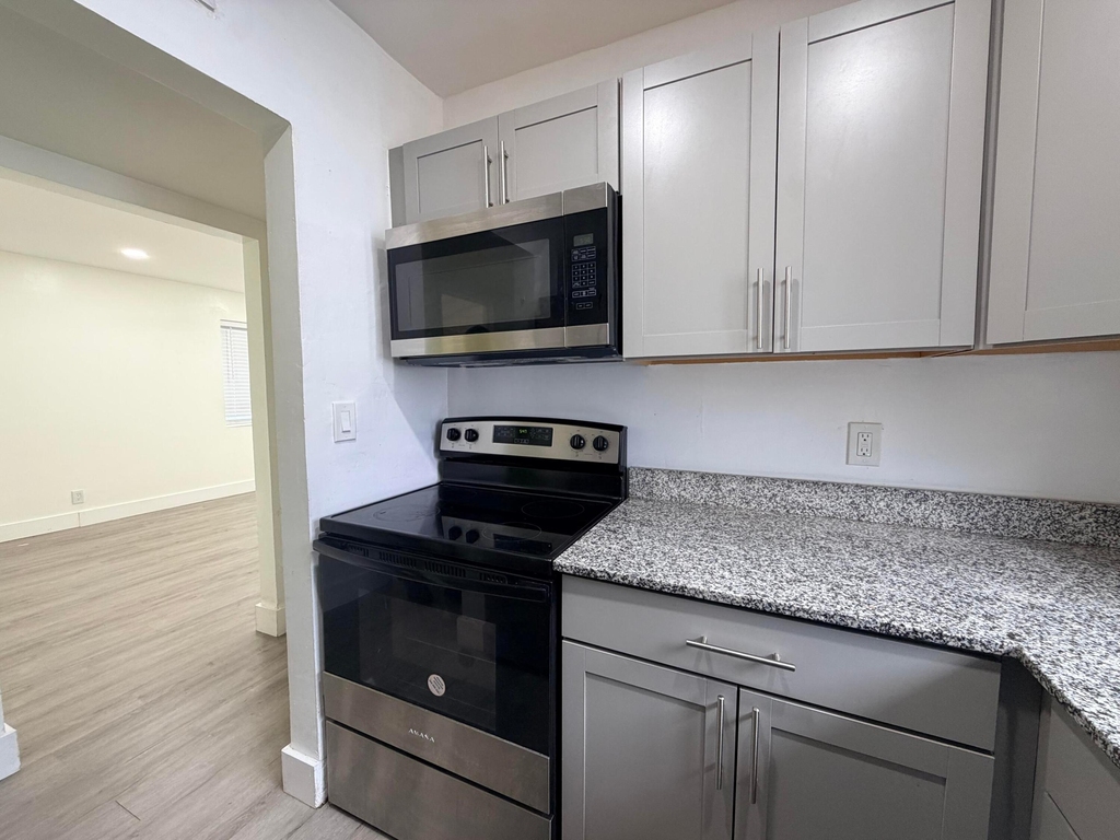 1853 Madison Street - Photo 7
