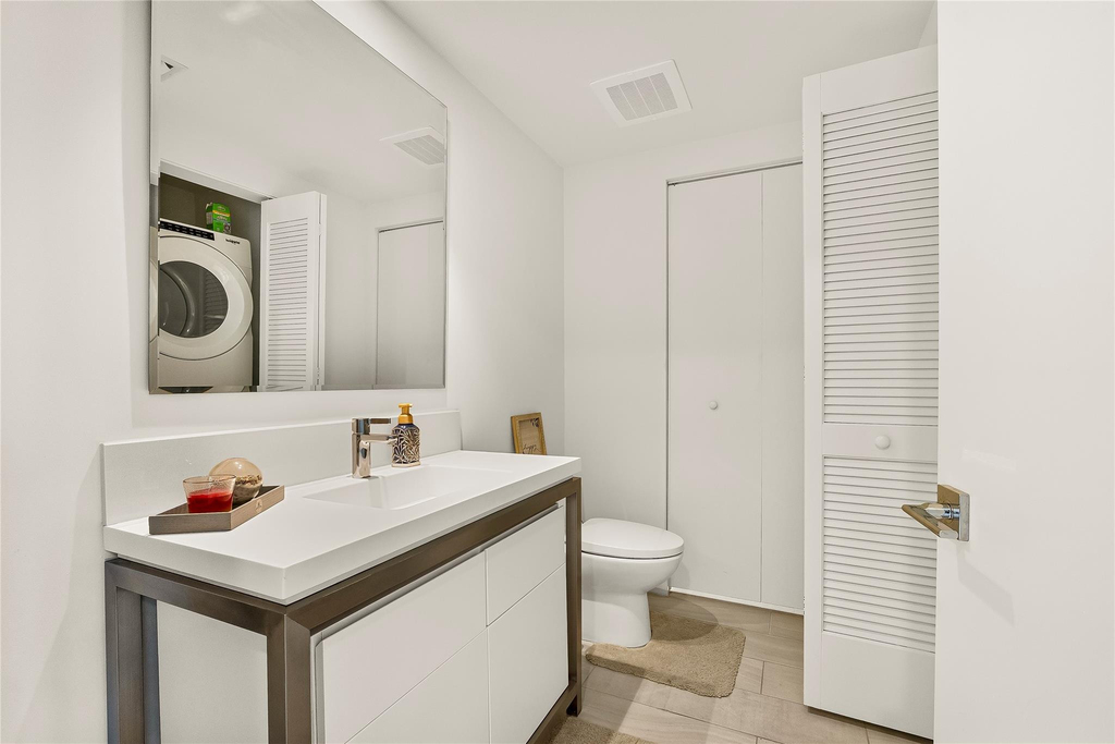 2000 Metropica Way - Photo 3