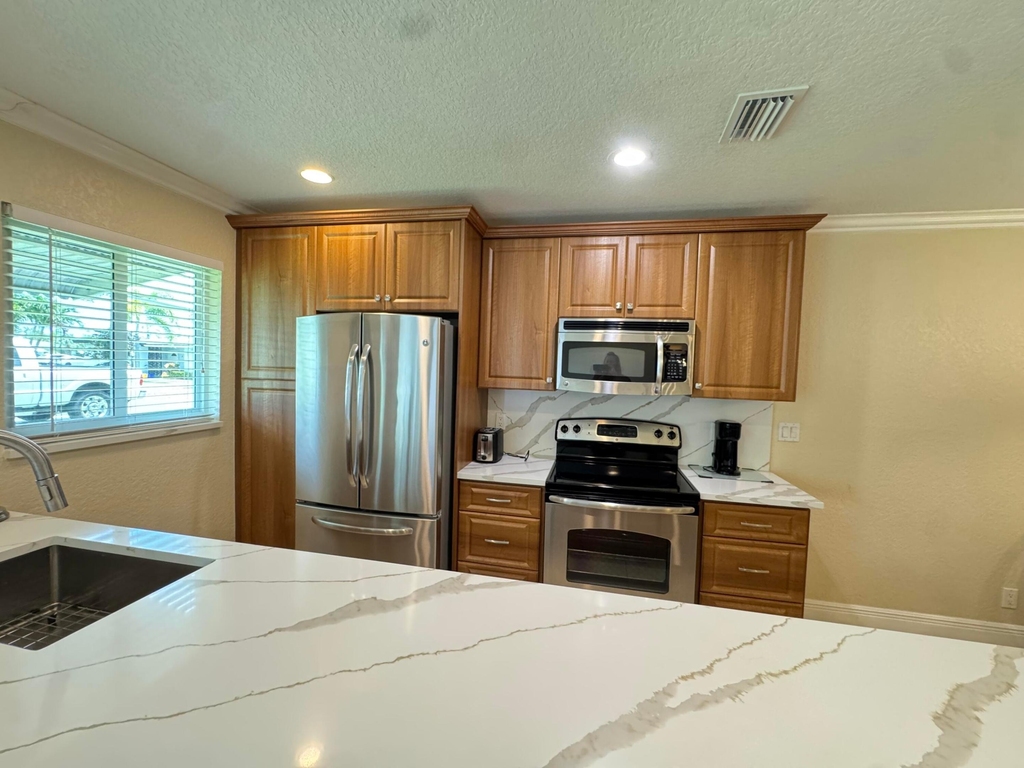 512 High Point Drive - Photo 3