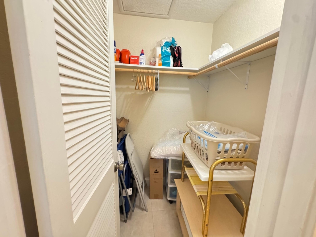 512 High Point Drive - Photo 11