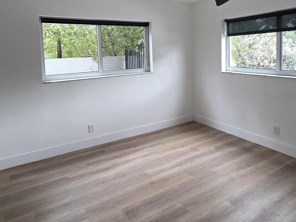 1001 Se 16th Street - Photo 9