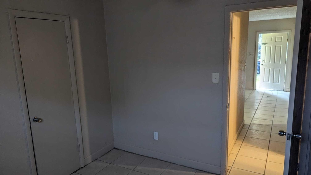 2670 Nw 10th Street - Photo 7