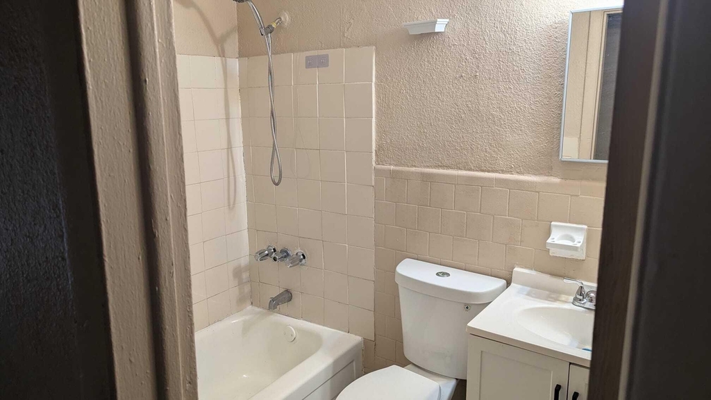 2670 Nw 10th Street - Photo 6