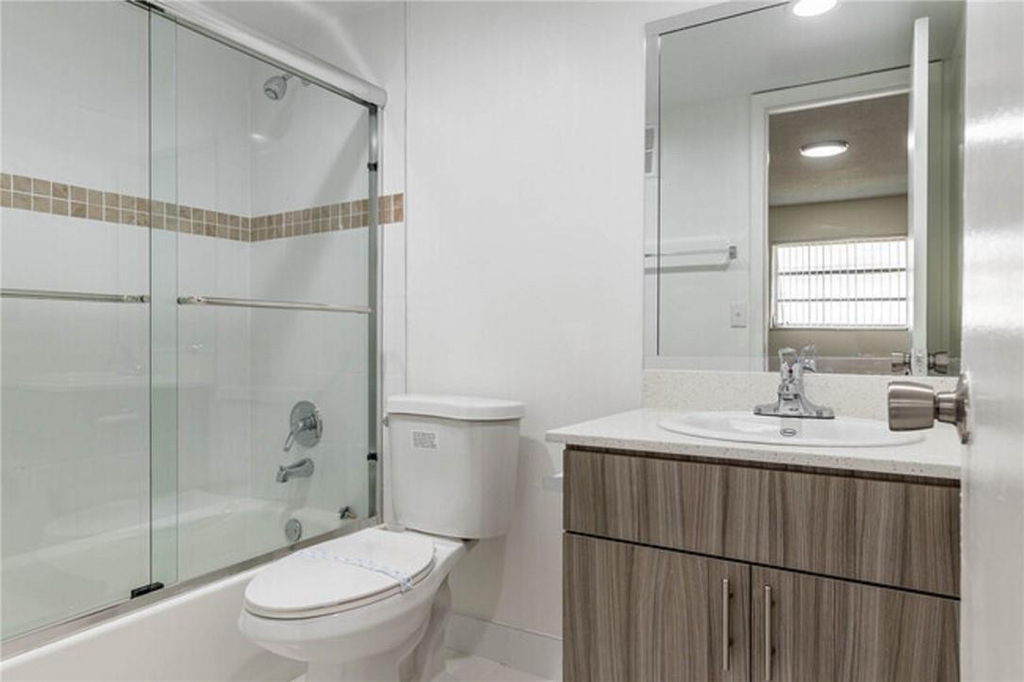 401 Nw 34 Street - Photo 1