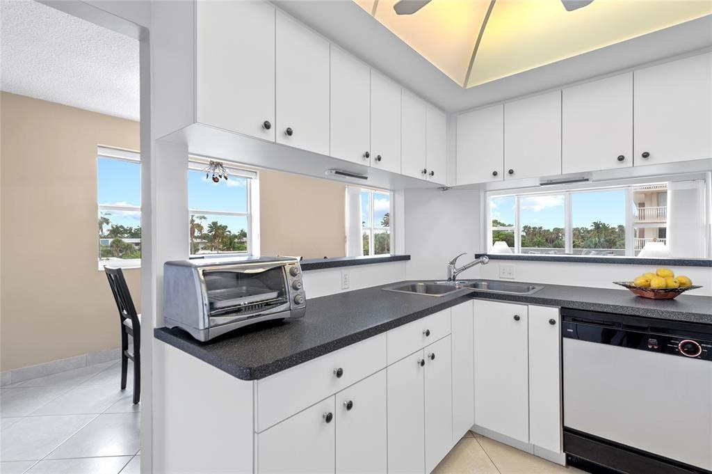 4010 Galt Ocean Drive - Photo 2
